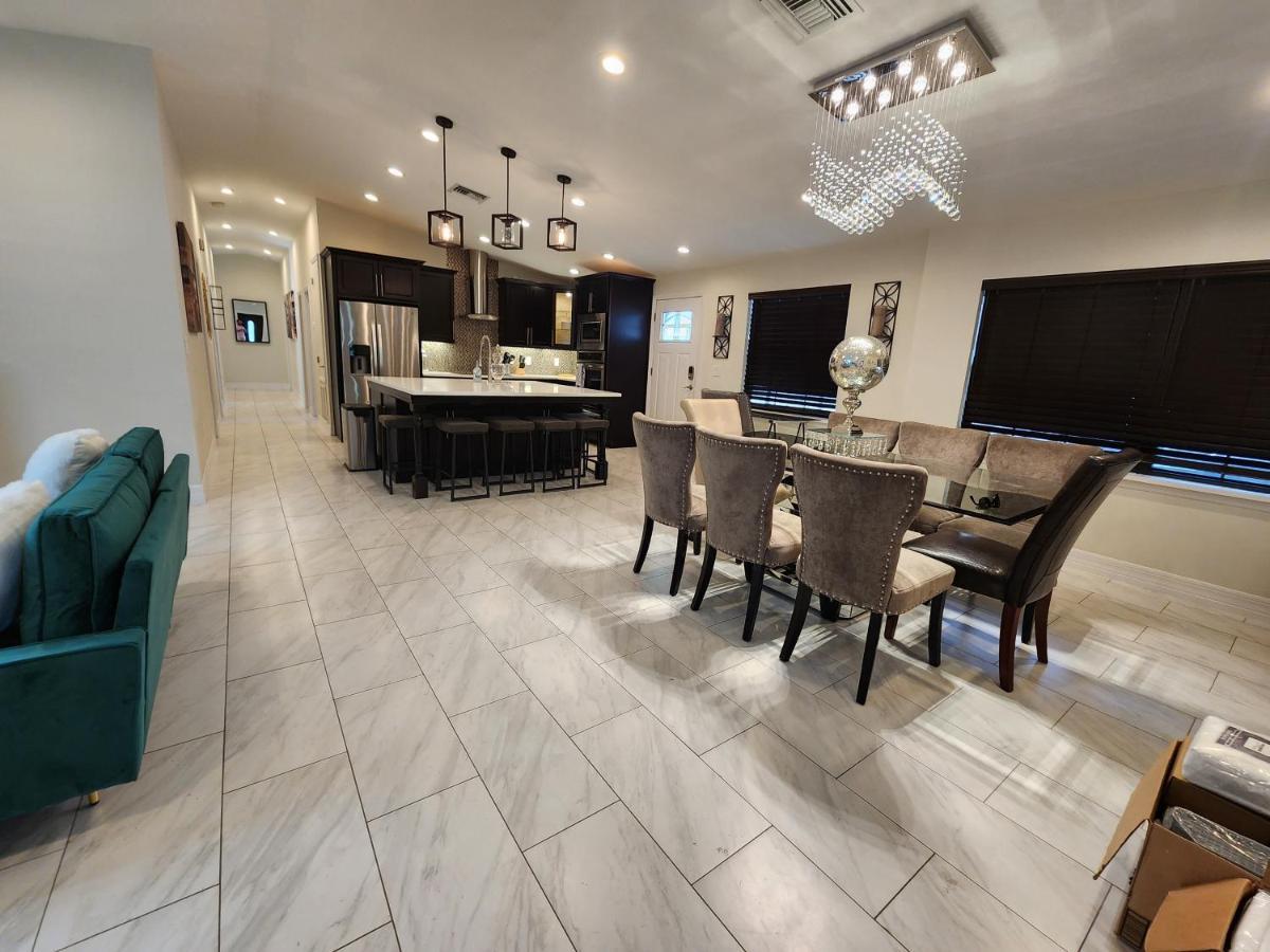 The Villa Orlando@College Park. Sleeps16 Exteriér fotografie