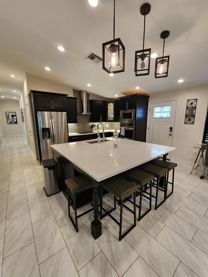 The Villa Orlando@College Park. Sleeps16 Exteriér fotografie