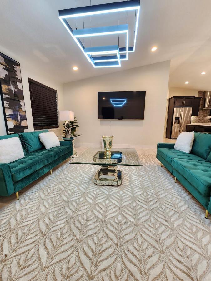 The Villa Orlando@College Park. Sleeps16 Exteriér fotografie